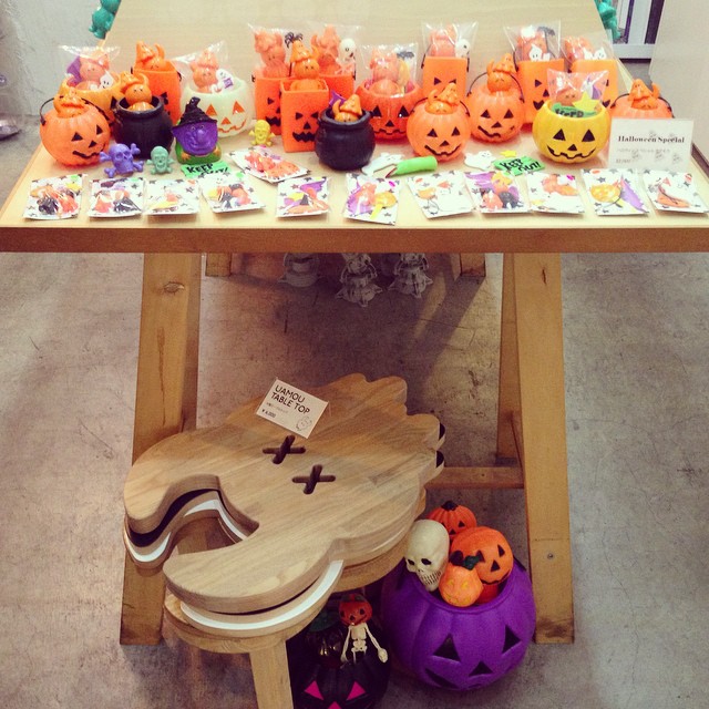 UAMOU HALLOWEEN SPECIAL ! Trick or treat, smell my feet, give me something good to eat ! www.uamou.com