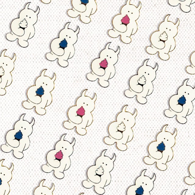 UAMOU PIN BADGE NEW COLOR COLLECTION! www.uamou.com