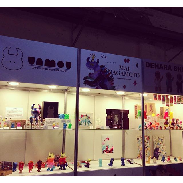 Paradise Toys Booth at 2015 TAIPEI TOY FESTIVAL SIGNING SESSIONS 10/9(FRI) 12:00 – 13:00 UAMOU & DEHARA YUKINORI LIVE PAINTINGS 10/9(FRI) 15:00 ~ UAMOU #台北國際玩具創作大展 www.taipei-toyfestival.com