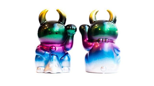 The Biometallic series makes it debut! Classic Uamou, Fortune Uamou and Bastard are released today in this elegant yet flamboyant colour-way. Just like the biochemistry found in beetles, the Biometallic series sports a blue, purple and green coat with a metallic sheen and accented with silver and gold high-lights at the top and bottom. Released as a limited edition and painted by Master Goto, this series is surely one to not be missed! Exclusively available in our Atelier Shop and Online Store starting today! www.uamou.com #uamou #sofubi #ソフビ #fortunecat #招き猫