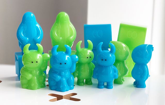 SLIME BLUE & SLIME GREEN! Somebody looks at you with respect… wait, it’s not your imagination! Mild and a little milky “Slime Blue” and slightly transparent “Slime Green” colors were added to our Soft Vinyl Series! Classic Uamou, Fortune Uamou, Bastard and newly joined Mr. Dump and Hello are waiting to be picked up both at our atelier shop and our online shop! Now, do you wish to add them to your UAMOU party? Yes No おや・・・？誰かが仲間になりたそうにこちらを見ている・・・？？ ウアモウたちに新成型色が登場！ミルキィで優しい色味のスライムブルーと、やや透け感のあるスライムグリーンは交互に並べるとますます可愛い！ クラシックウアモウ、フォーチュンウアモウ、バスタードのほか、昨年パーティに加わったばかりのミスターダンプ＆ハローのセットもご用意いたしました！ STUDIO UAMOU店舗、および、UAMOU ONLINE SHOPにて販売中です！ 彼らを仲間にしてあげますか？ はい http://uamou.com/online-shop/ いいえ #uamou #bastard #fortuneuamou #mrdumpandhello #sofubi #ウアモウ #フォーチュンウアモウ #バスタード #ミスターダンプアンドハロー #ソフビ
