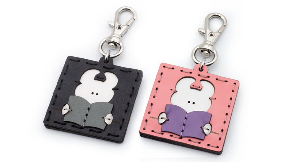 BOOK UAMOU LEATHER KEY CHAIN