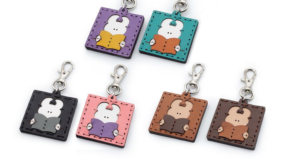 BOOK UAMOU LEATHER KEY CHAIN
